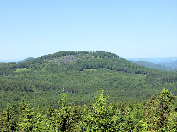 Blick auf den Velká Tisová (Grosser Eibenberg) vom Konopáč (Hanfkuchen).