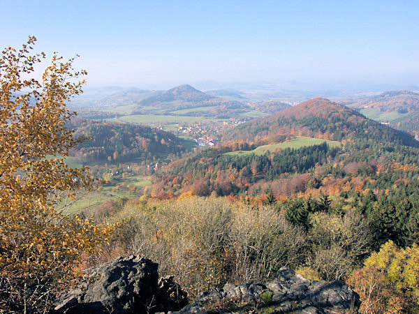 Aussicht vom Střední vrch (Mittenberg) nach Westen.
