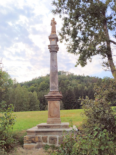 Säule mit dem hl. Anton von Padua am alten Wege aus Skalice.(Langenau).