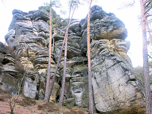 Die Sandsteintürme der Havraní skály (Rabensteine).