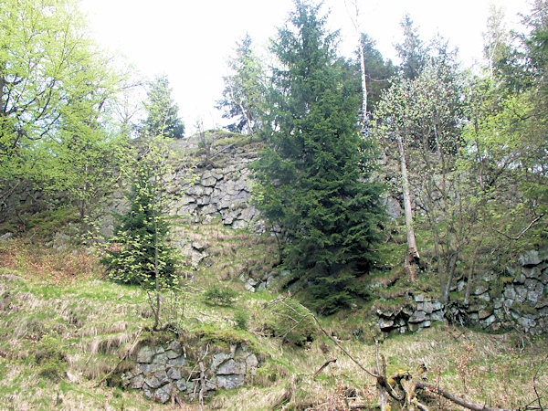 Felsen an der Westseite des Gipfels.