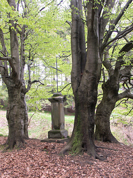 Kreuz an der Wegegabelung.