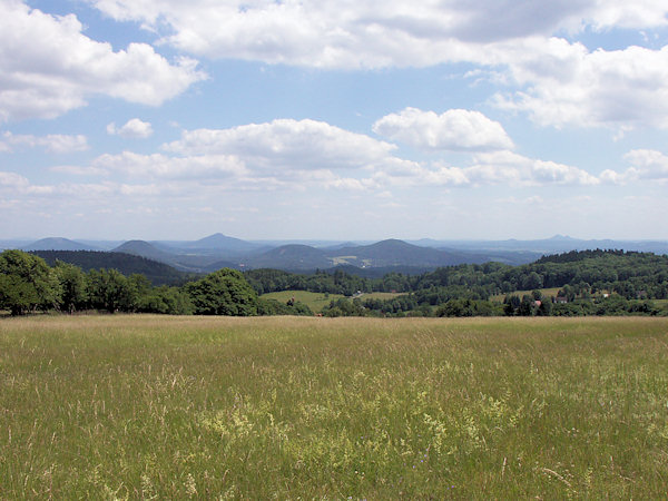 Aussicht vom Polevský vrch (Blottendorfer Berg) nach Südosten.