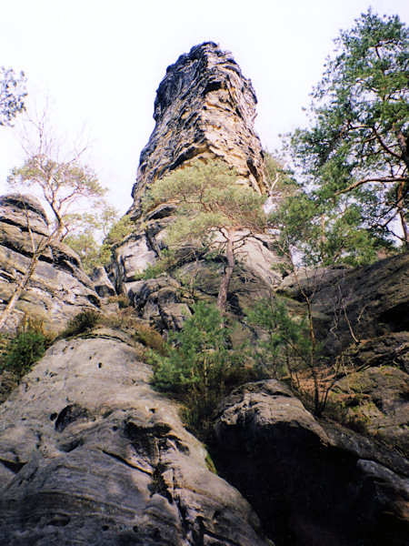 Felsenvorsprung mit dem Felsen 