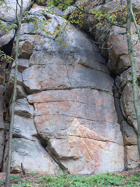 Felsen mit der Abbildung eines Einsiedlers am unteren Schluchtende.