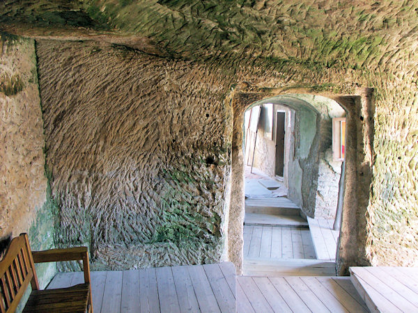 In den Felsen gehauene Räume der ehemaligen Einsiedelei.