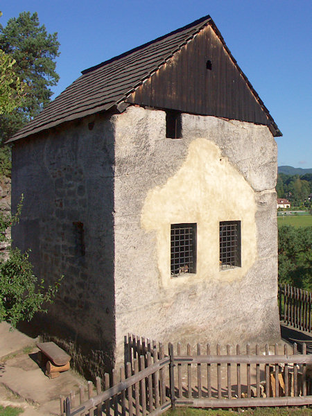 Das in den Felsen eingehauene Einsiedlerhäuschen.