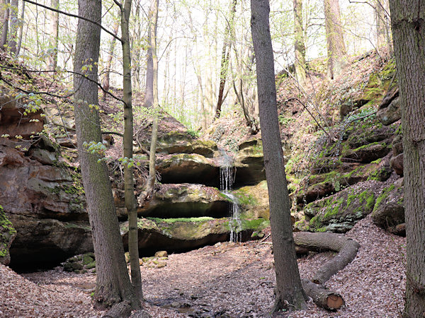 Das Ende des Dlouhý důl (Langengrund) mit dem Wasserfall.