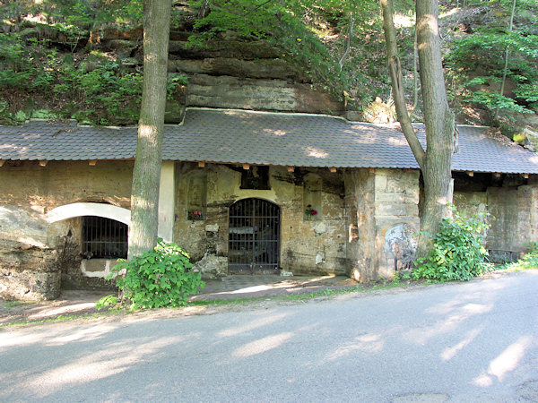 Gesamtansicht der Felsenkapelle des Boží hrob (Grab Gottes).