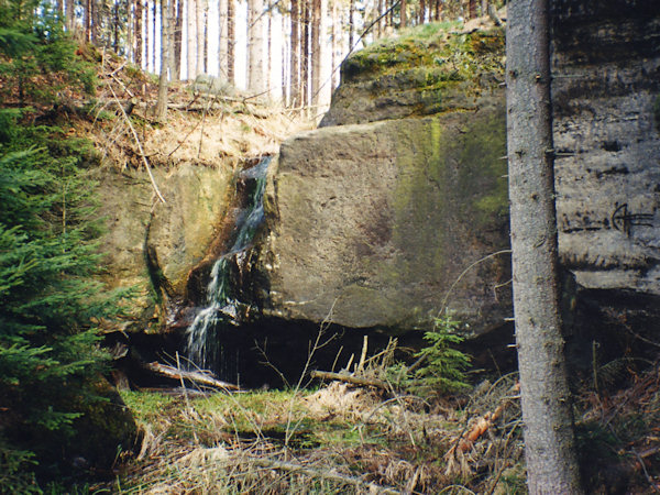 Wasserfall im Tale der Bukové skály.