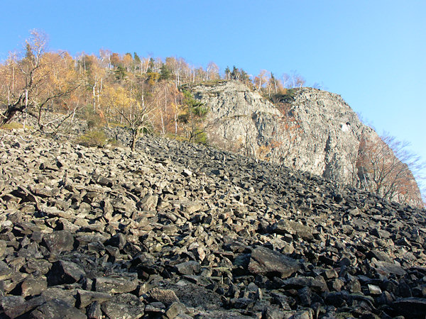 Die Schutthalde (Steinmeer) auf dem Westabhang.