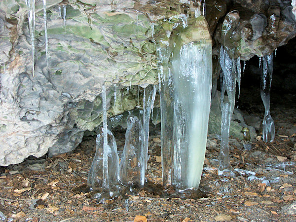 Ledová výzdoba jeskyně Vinný sklep.