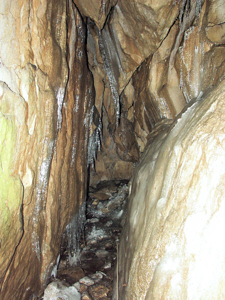 Interiér západní části Ledové jeskyně.