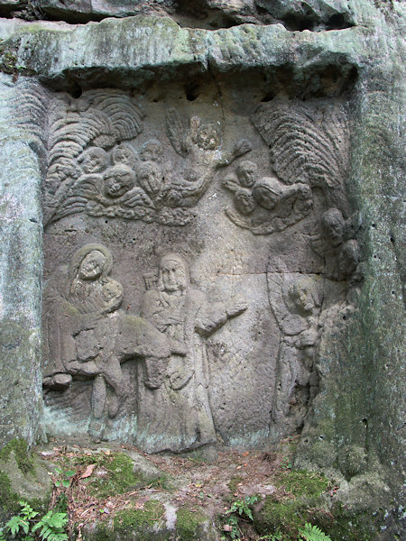 Relief der Flucht der Heiligen Familie nach Ägypten im Hohlweg der alten Strasse nach Mařenice.