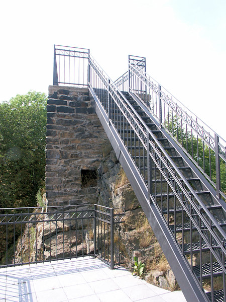 Aussichtsplattform auf den Gipfelfelsen.