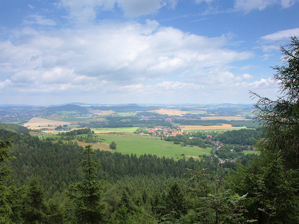 Aussicht aus dem alten verlassenen Steinbruch am Helleberg.