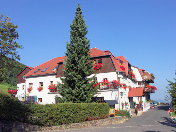 Das Hotel Rübezahlbaude an der deutschen Seite der Grenze.