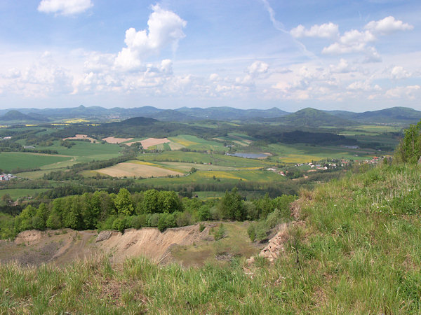 Aussicht vom Gipfel des Berges nach Nordwesten.