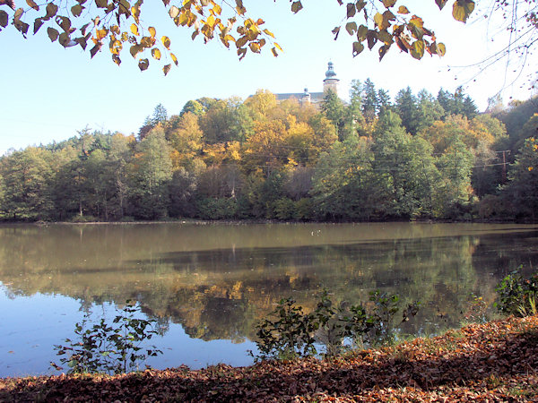 Der Brauereiteich unter dem Schloss Lemberk (Lämberg).