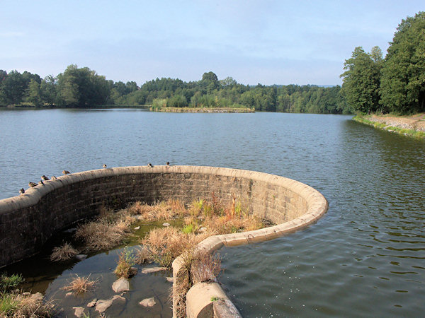 Teichüberlauf.