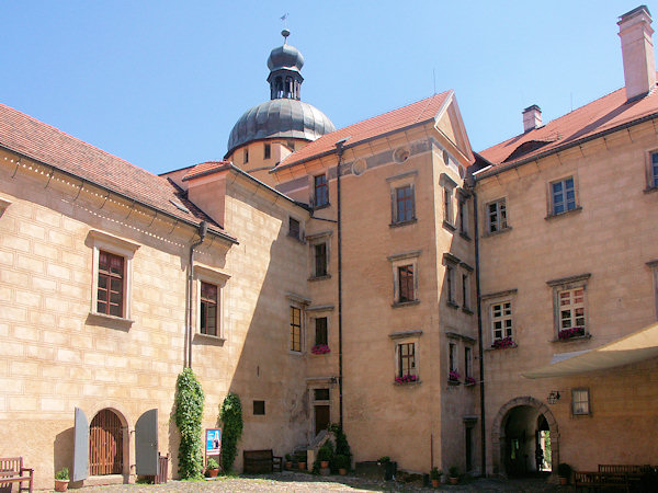 Gebäude in der nordöstlichen Ecke des unteren Innenhofs.