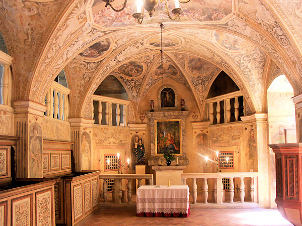 Das Innere der Schlosskapelle der Heiligen Barbara.