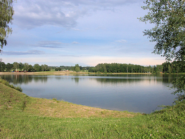 Blick auf den See von der Südwestseite.