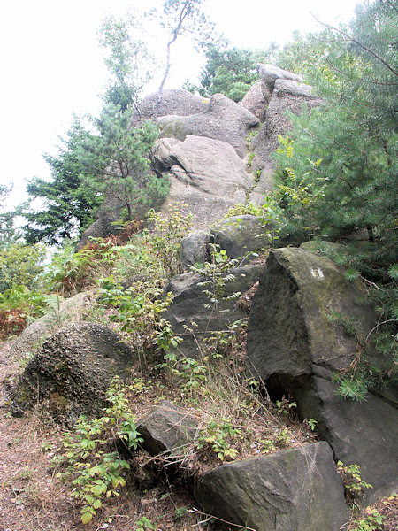 Sandsteinfelsen am Gipfel des Berges.