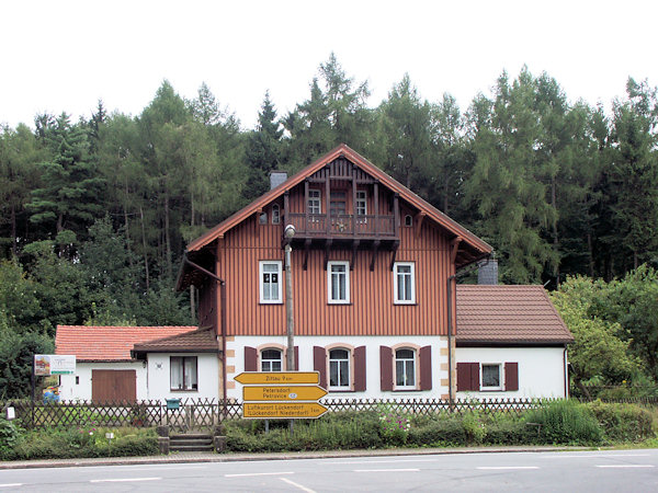 Lückendorfská hájovna v sedle pod Strassbergem.