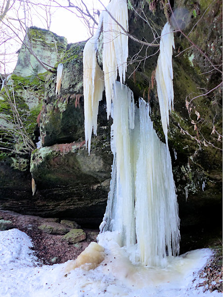 Eisfall auf dem Felsen im oberen Teil des Eschengrundes.