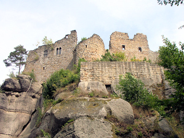 Ansicht der Ruinen der Burg.