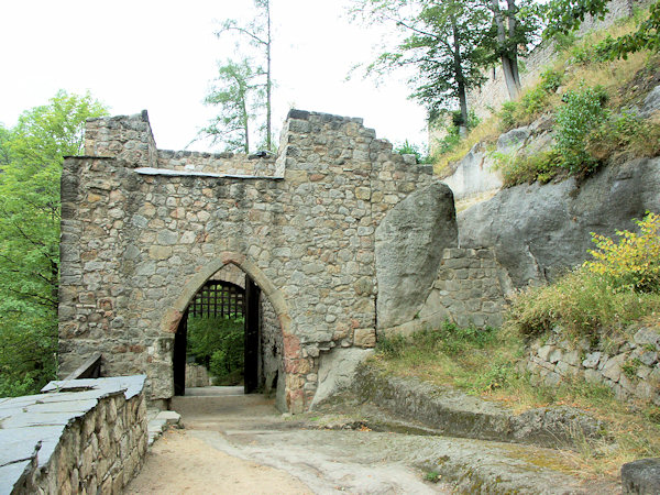 Das zweite Burgtor, durch das man heute in das Burgareal kommt.