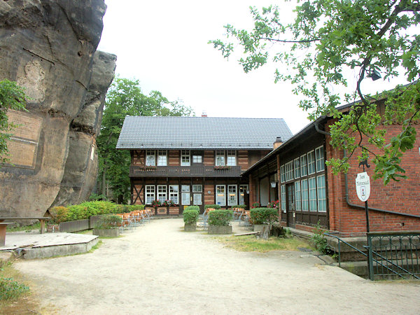 Das Restaurant mit der Sommerterasse.