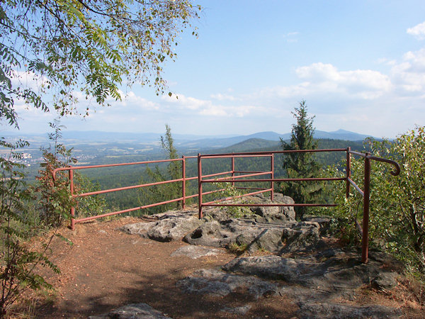 Die Böhmische Aussicht an der Ostseite des Berges.