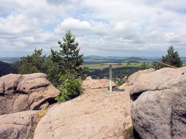 Die Aussicht auf dem Gipfel des Felsens.