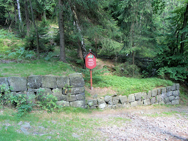 Die alte Laderampe am Wege nach Jonsdorf.