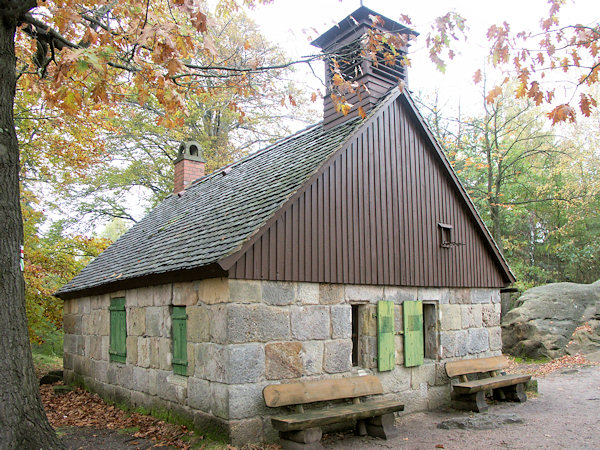 In der ehemaligen Schmiede zwischen den Sandsteinbrüchen befindet sich heute ein kleines Museum.