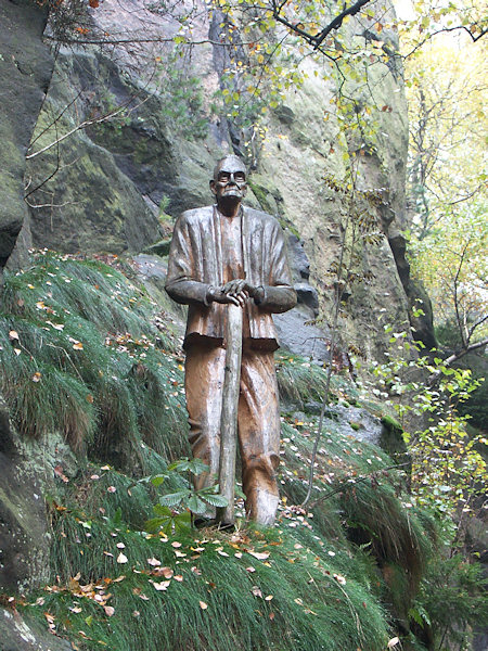 Statue des Steinbrechers von Günter Schönfelder im ältesten Steinbruch Bärloch.