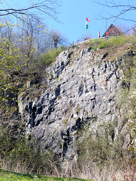 Der stillgelegte Phonolith-Steinbruch an der Koitsche.