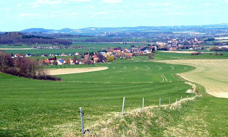 Blick vom Pocheberg über Bertsdorf.